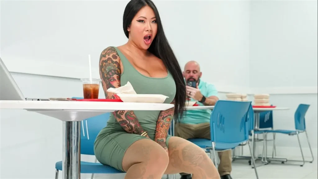 Futanari Pisser